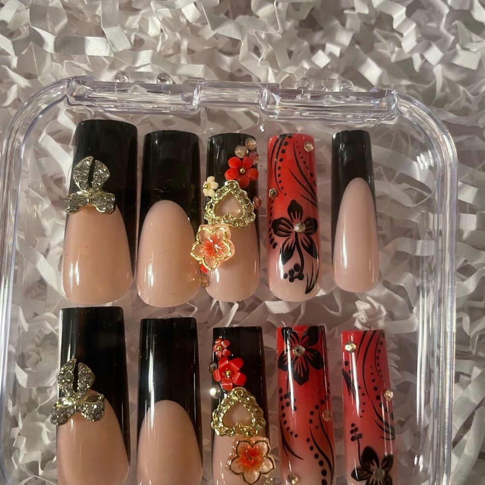 Elegant Black and Nude Floral Nail Set